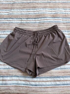 Aritzia TNA Athletic Short Size Medium